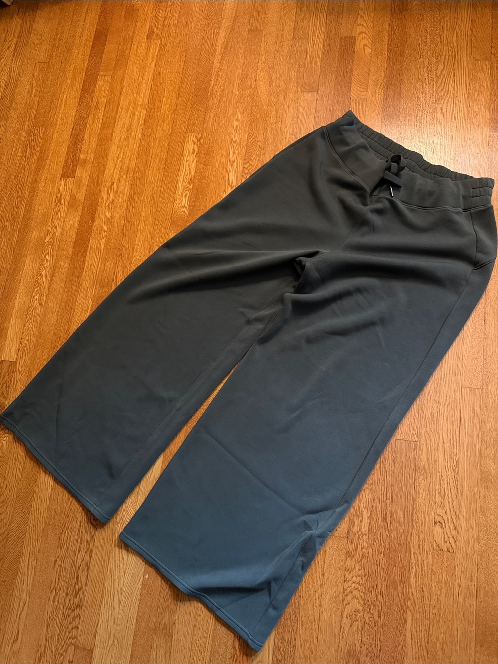 Spanx women’s size 1X Wide-Leg Drawstring sweatpants - Dark Gray